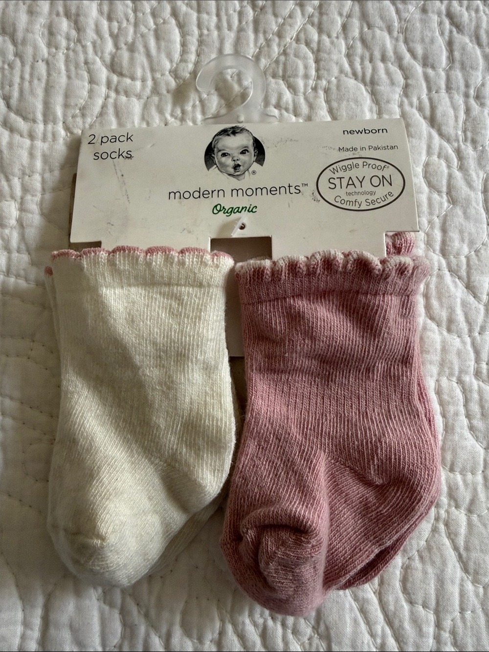 ✅Gerber Newborn Cream and Dusty Pink Ruffle Cuff Socks - 2 Pack